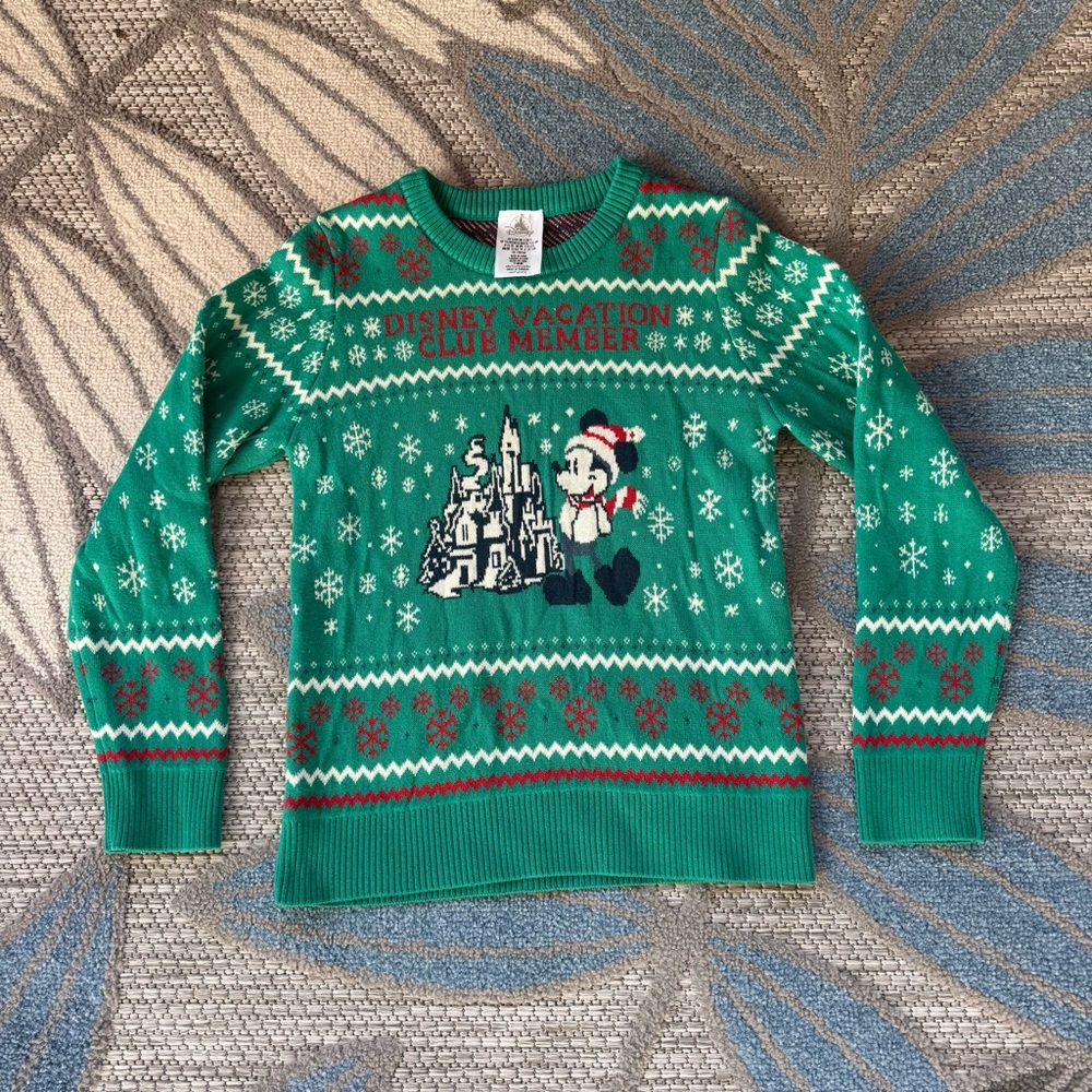 Disney Vacation Club Youth Sweater Walt’s Holiday Lodge & Mickey Green Sz Small